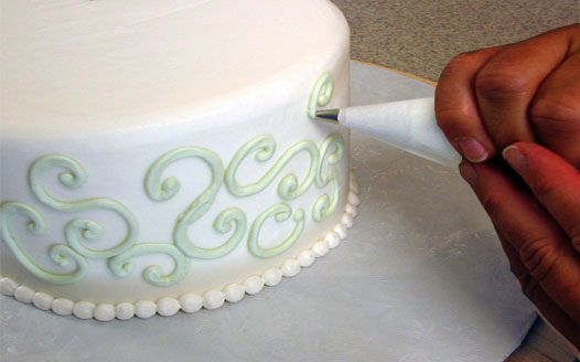A Complete Beginner's Guide to Frosting Cakes
